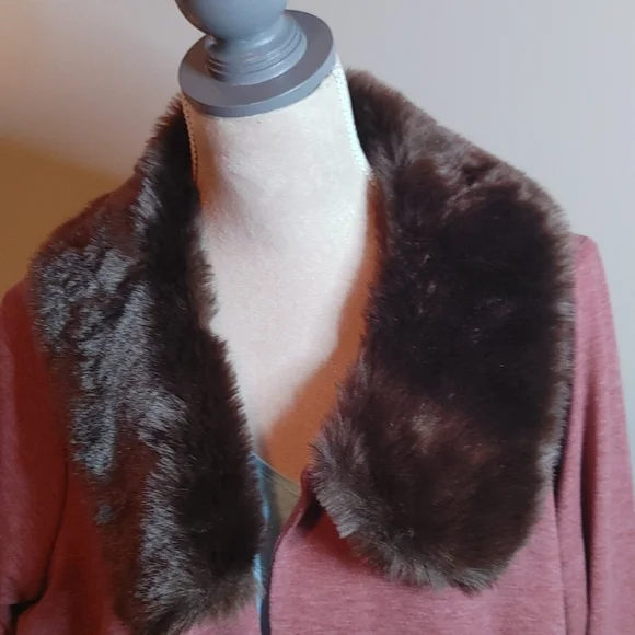 Fur collar coat - Picture 2 of 12